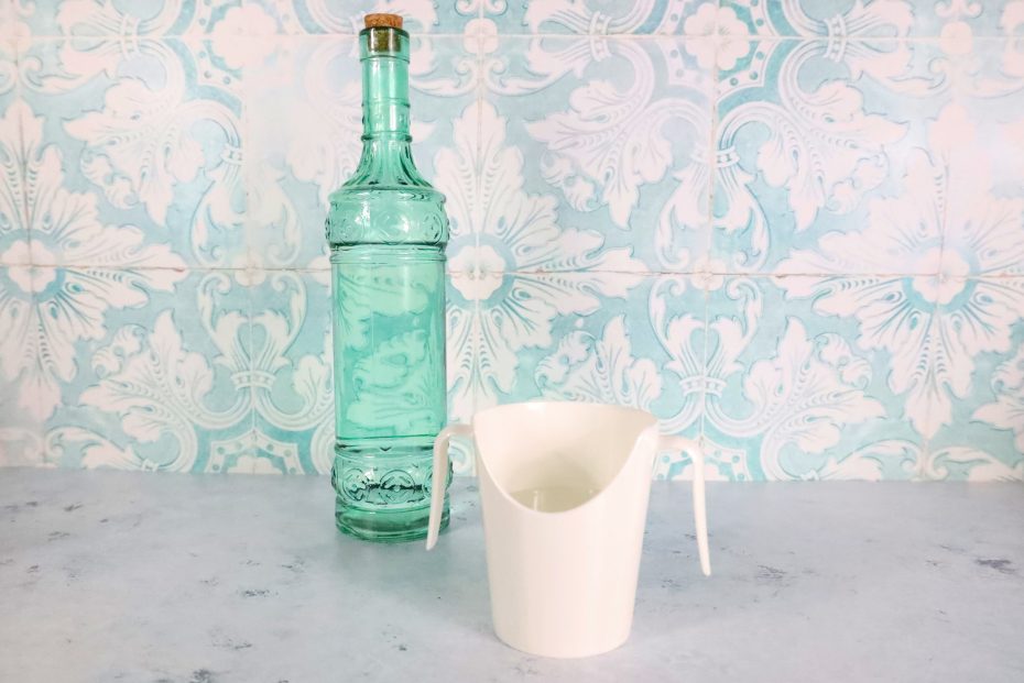 White Nose Cup with Glass Water Bottle