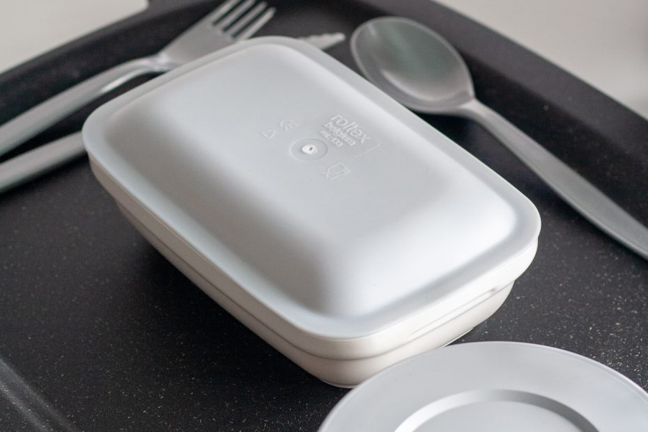 450ml White Rectangular Bowl with Lid in Food Service Setting
