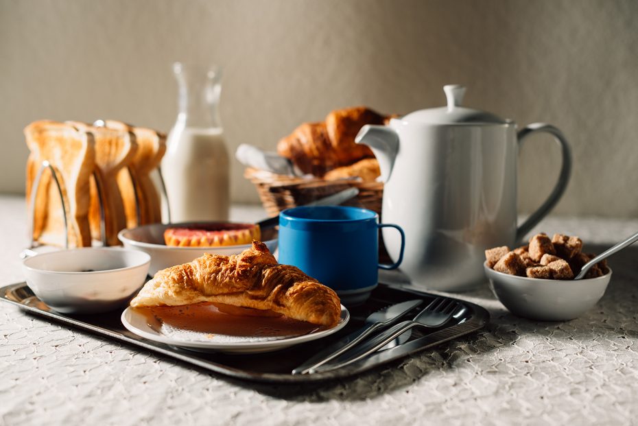 Blue Thermal Mug in Breakfast Setting