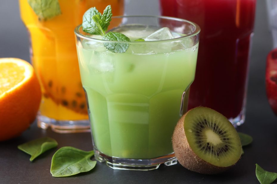 Small American Tumbler with Kiwi Cocktail
