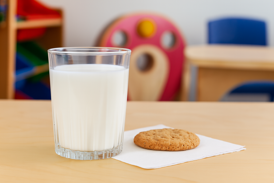 Small Star Tumbler with Milk and Cookie
