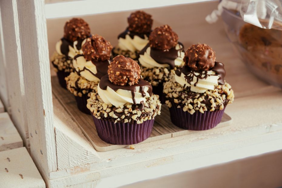 Ferrero Rocher Cupcakes on a Vintage S-Plank