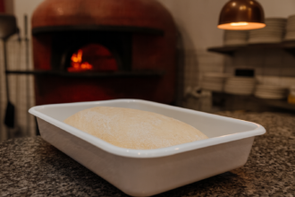 10 L Dividing Dough Container with Proofing Dough in Pizzeria